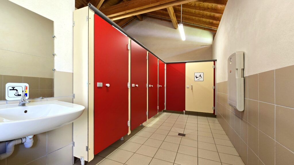 Sanitary facilities at Aix Camping