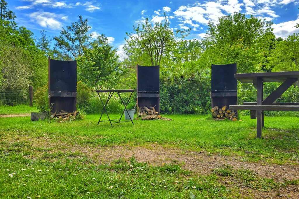 Barbecue corner at Aix Pommiers Camping