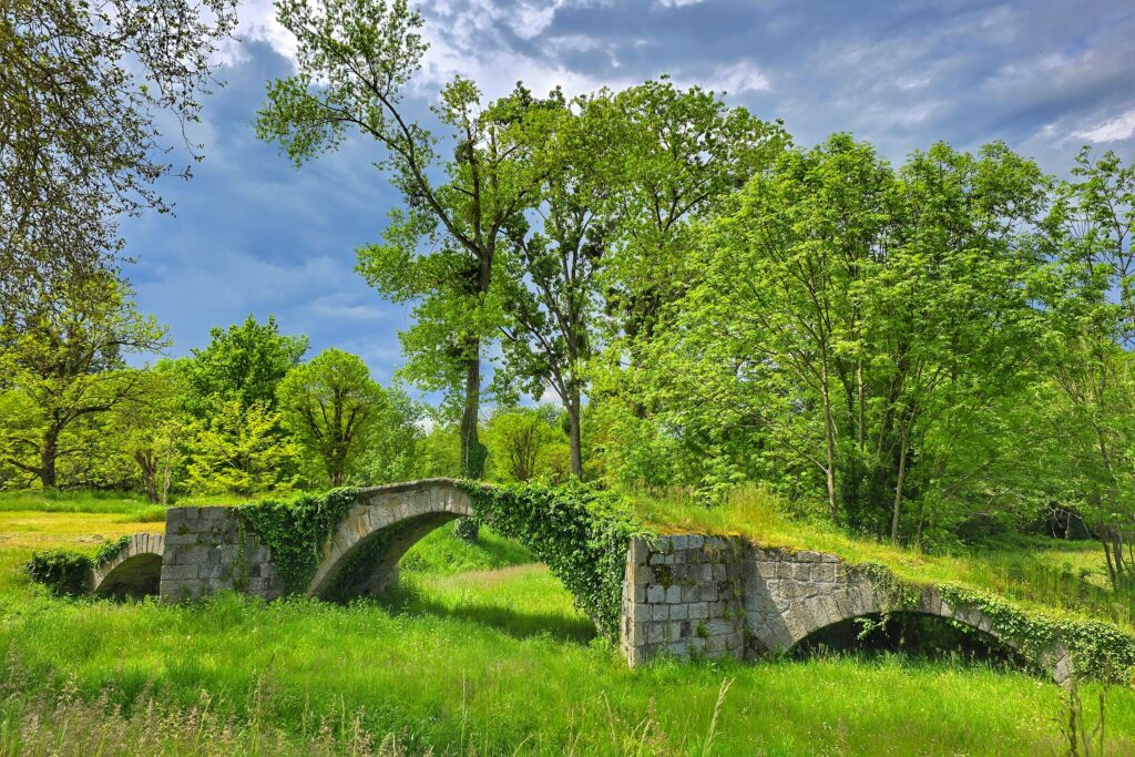 Hiking towards Pommiers village