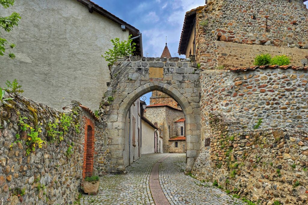 Going towards the Pommiers Priory