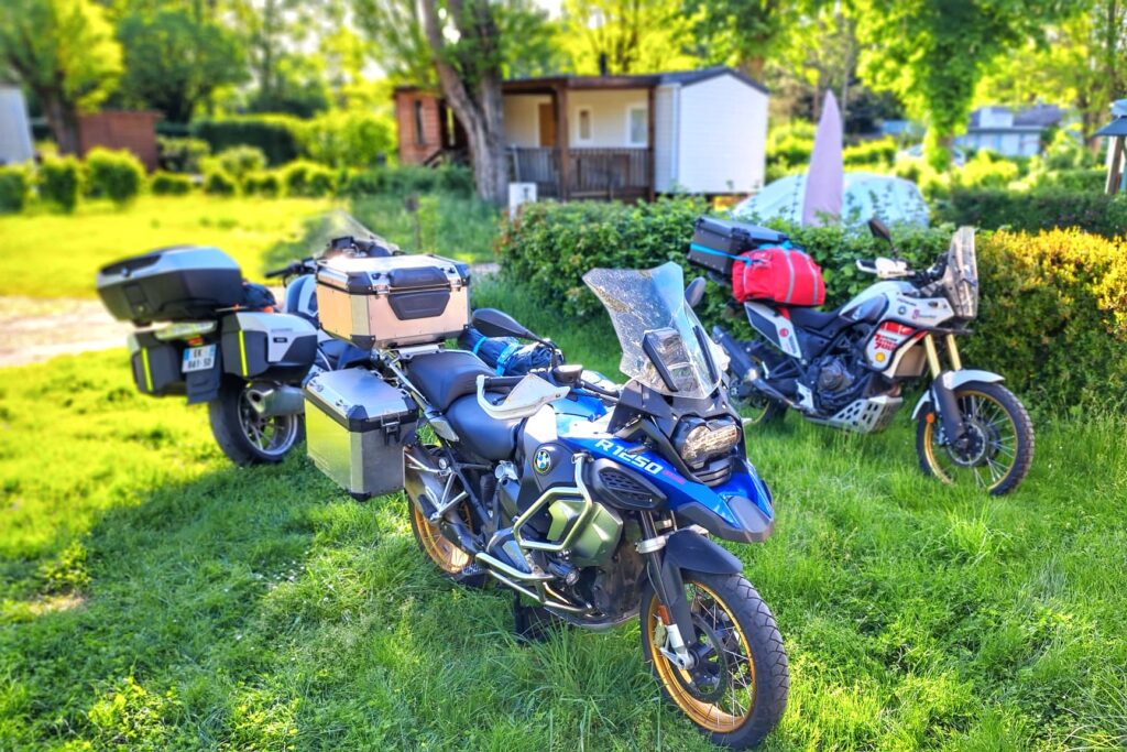 A coffee break for bikers at Aix Camping